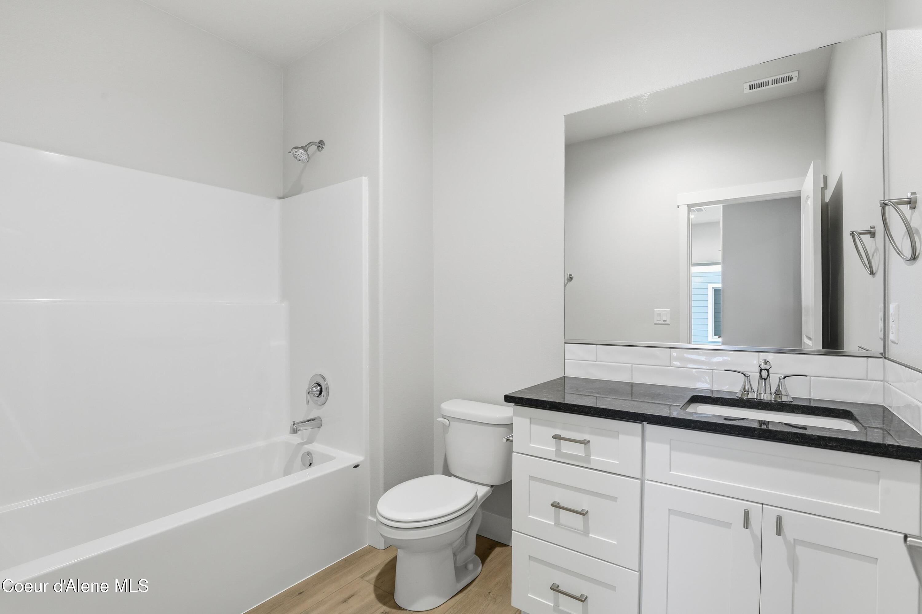 661 North Creative Way Post Falls, ID 83854 - Photo 18 of 21 Main Bathroom