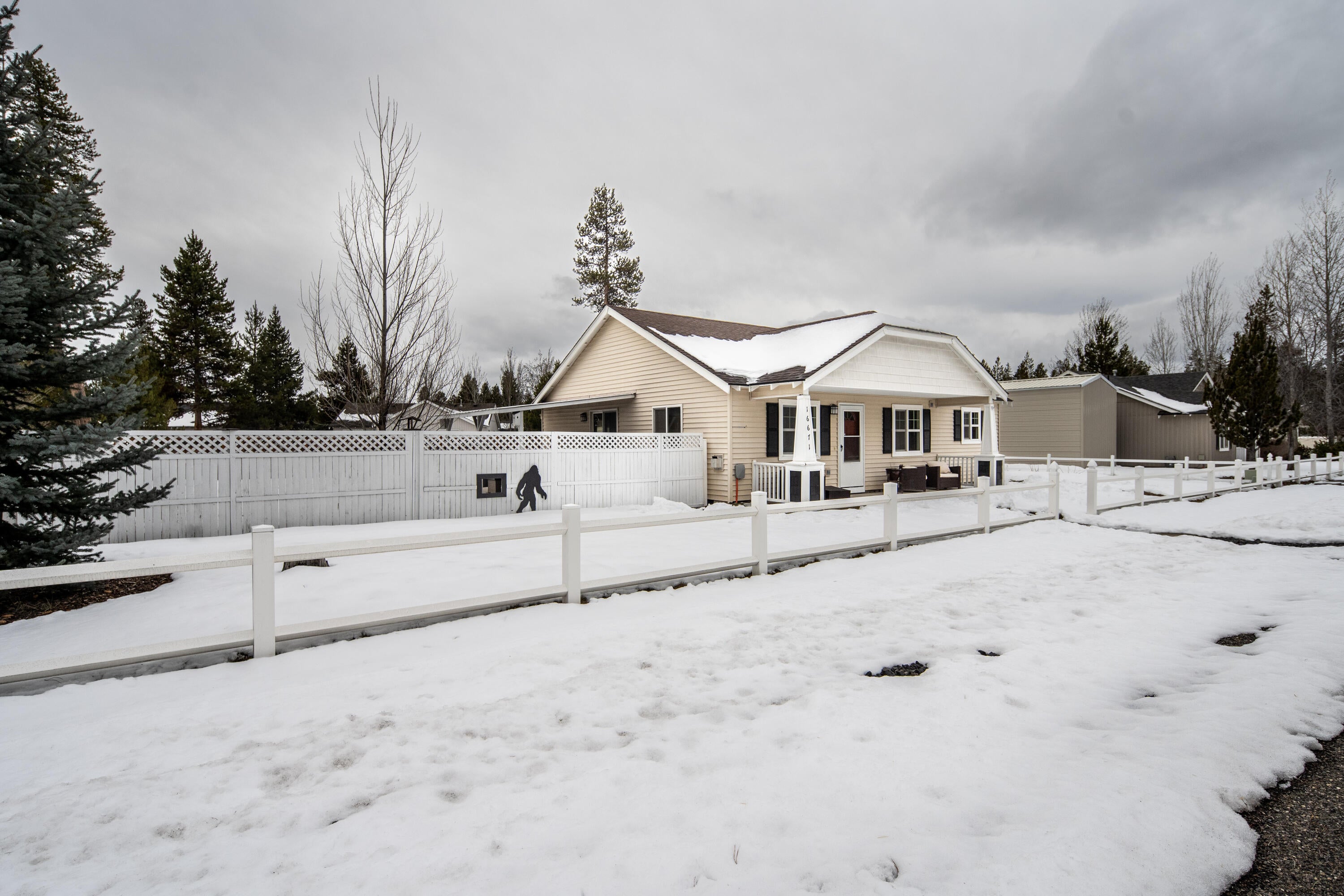 16671 William Foss Road La Pine, OR 97739 - Photo 3 of 35 zman fred gano-7