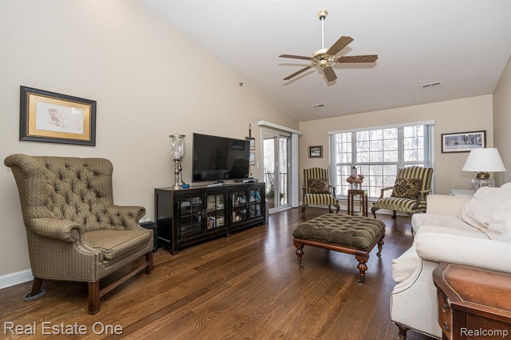 1676 Deepwood Circle, Unit 23 Rochester, MI 48307 - Photo 2 of 25