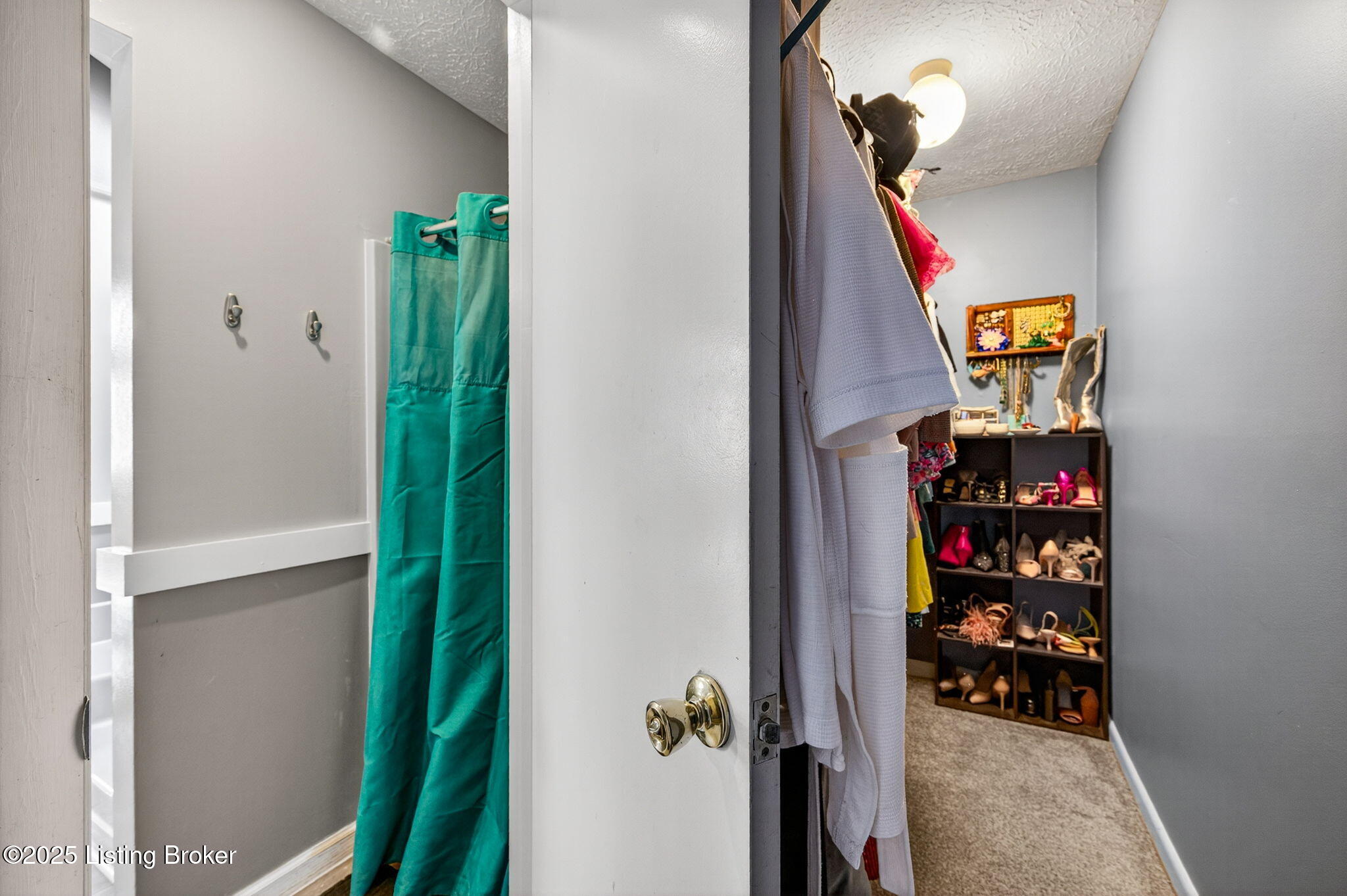 10415 Vantage Road Louisville, KY 40299 - Photo 26 of 36 26-web-or-mls-10415-vantage-rd