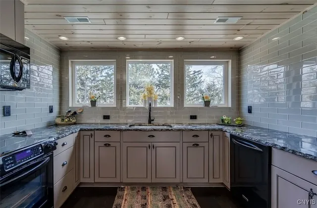 $599,000 | 37000 Rock Beach Road North, Cape Vincent, NY 13624