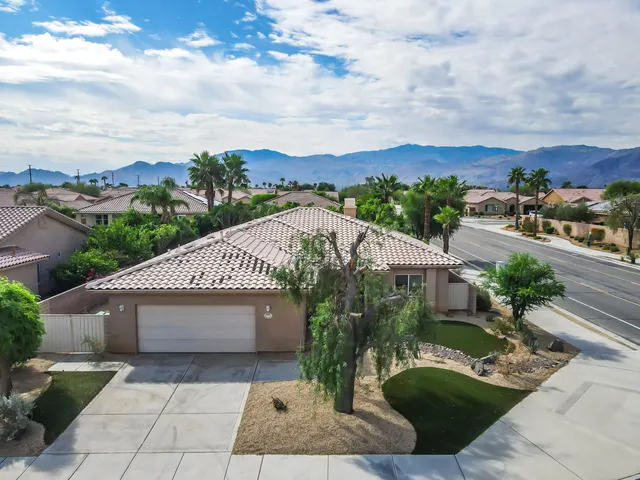 $699,000 | 74101 Academy Lane East, Palm Desert, CA 92211
