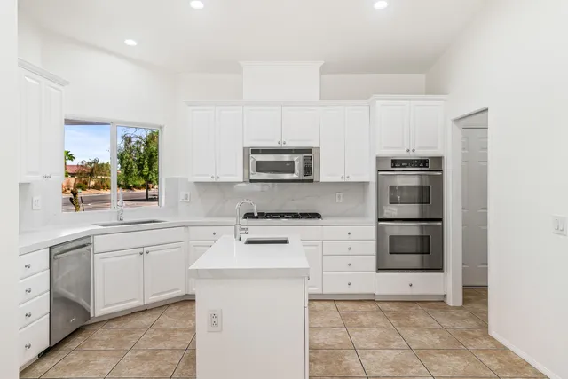 $699,000 | 74101 Academy Lane East, Palm Desert, CA 92211