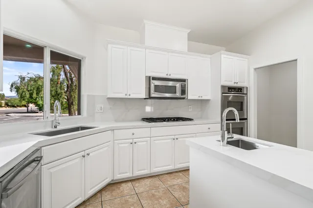 $699,000 | 74101 Academy Lane East, Palm Desert, CA 92211