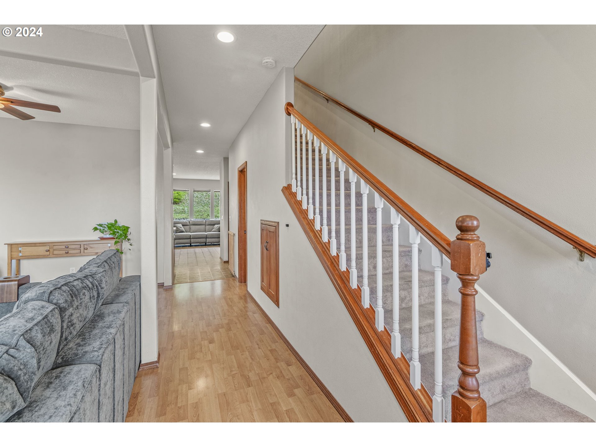 145 Ruby Court Kelso, WA 98626 - Photo 16 of 35 a view of an entryway and wooden floor