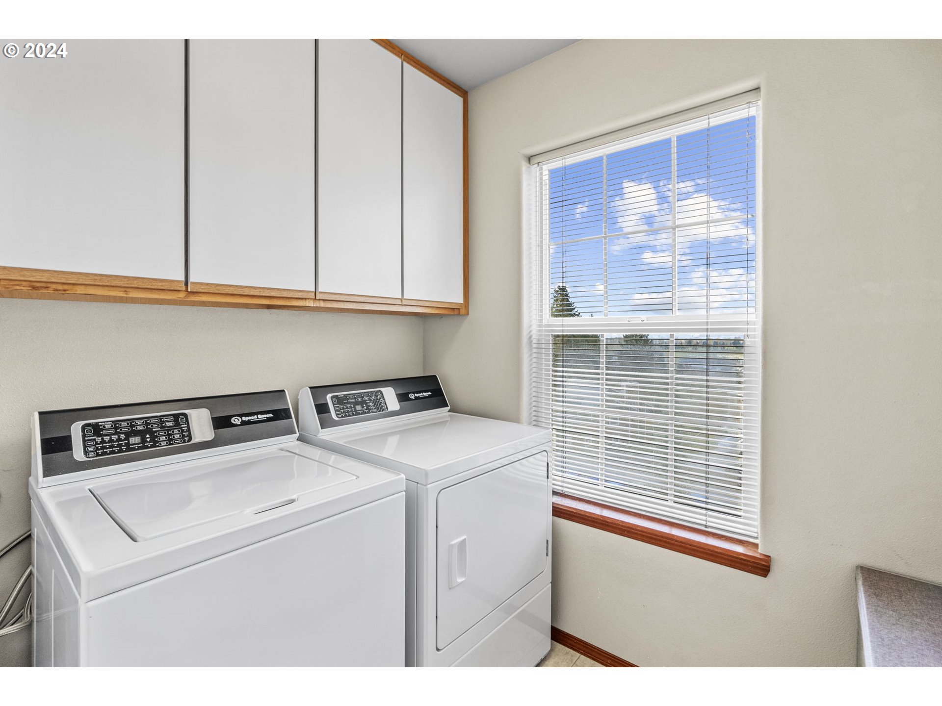 145 Ruby Court Kelso, WA 98626 - Photo 26 of 35 a utility room with dryer and washer