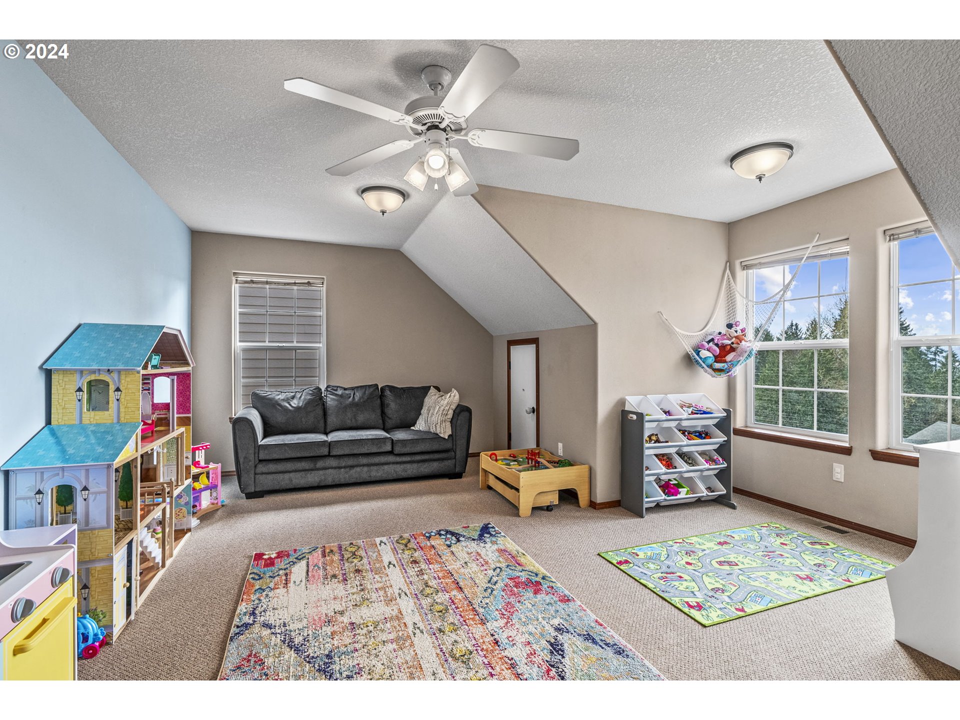 145 Ruby Court Kelso, WA 98626 - Photo 28 of 35 a bedroom with furniture and a window