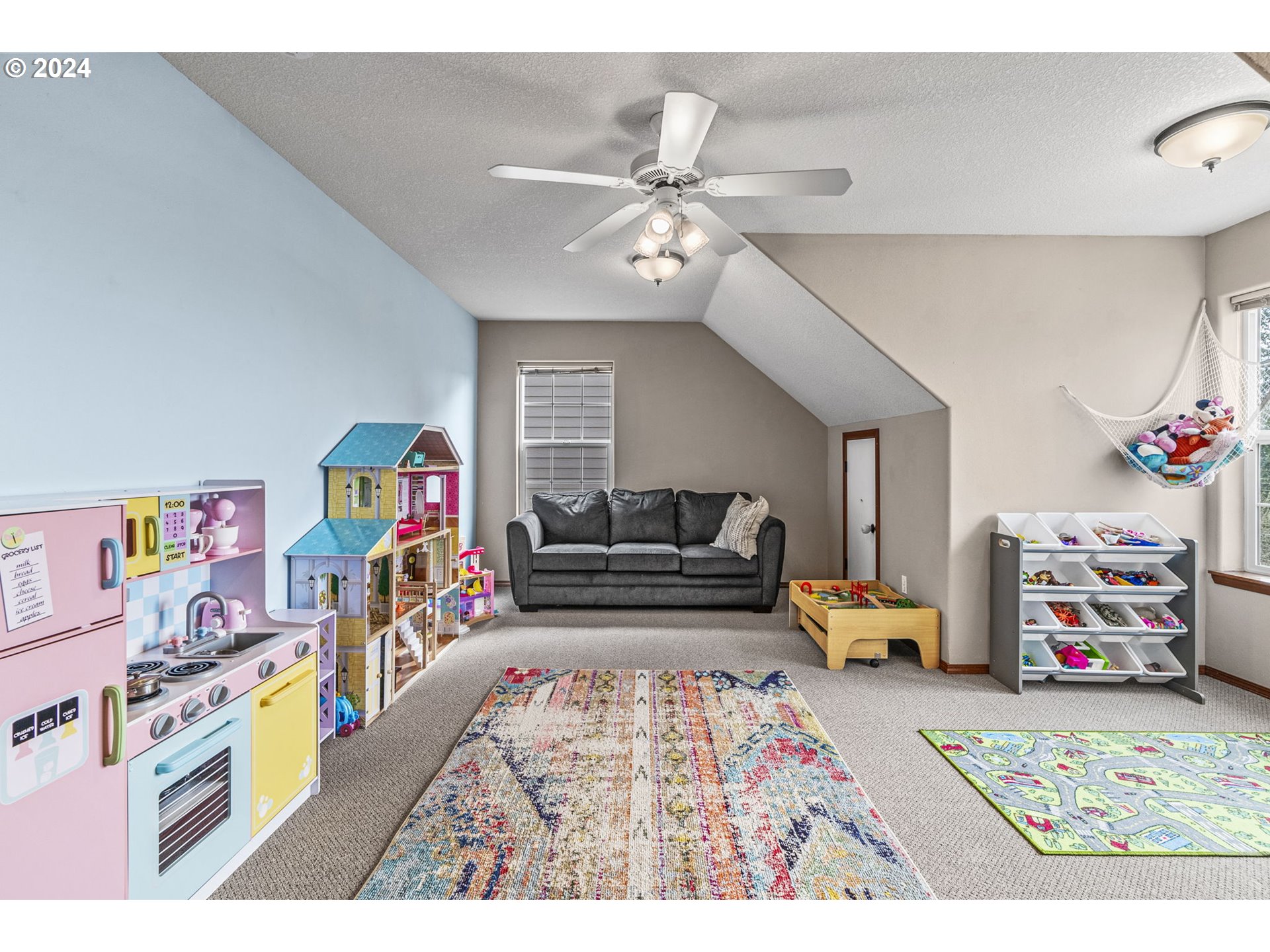 145 Ruby Court Kelso, WA 98626 - Photo 29 of 35 a living room with furniture and a couch