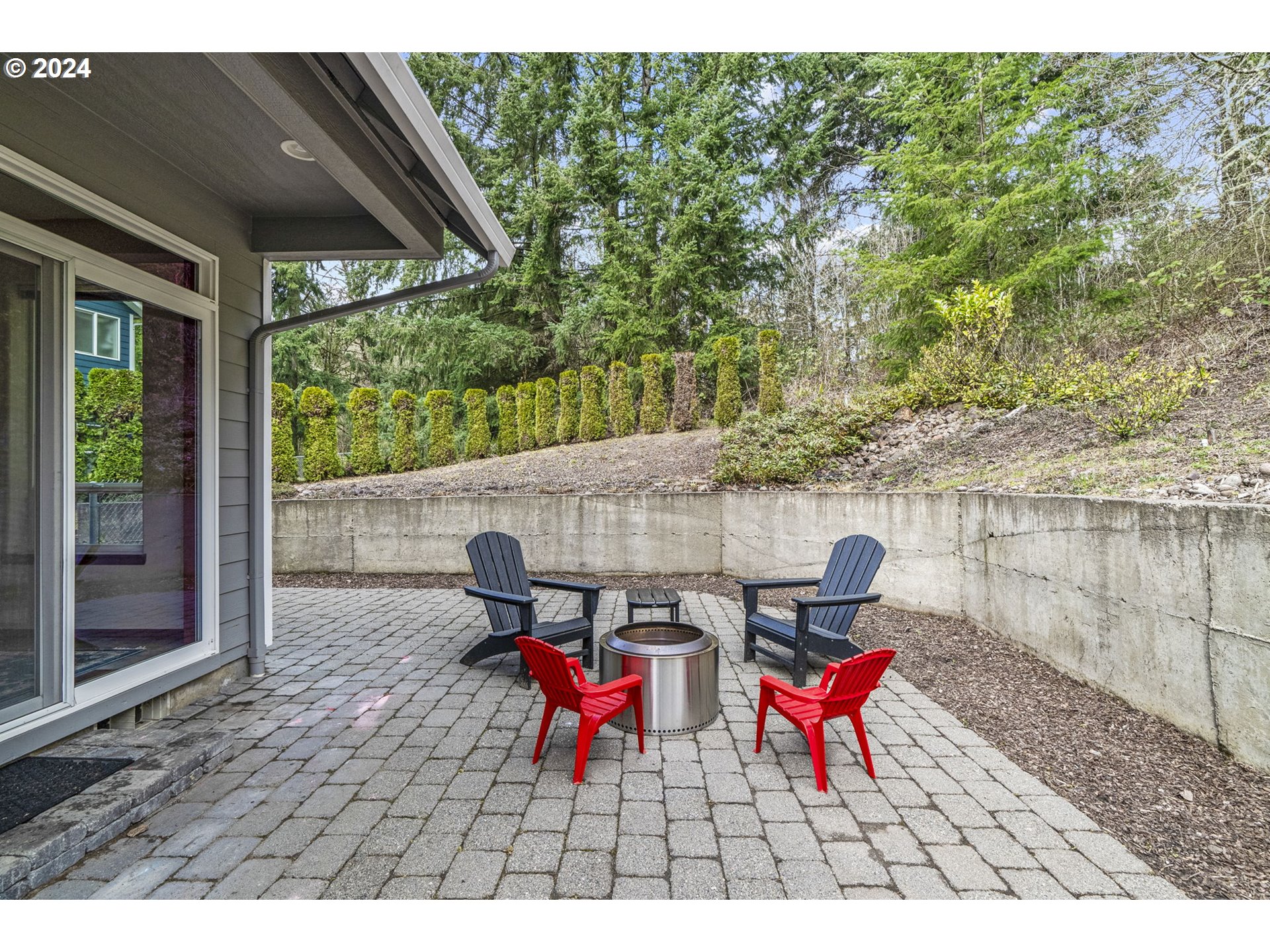 145 Ruby Court Kelso, WA 98626 - Photo 31 of 35 a outdoor space with furniture