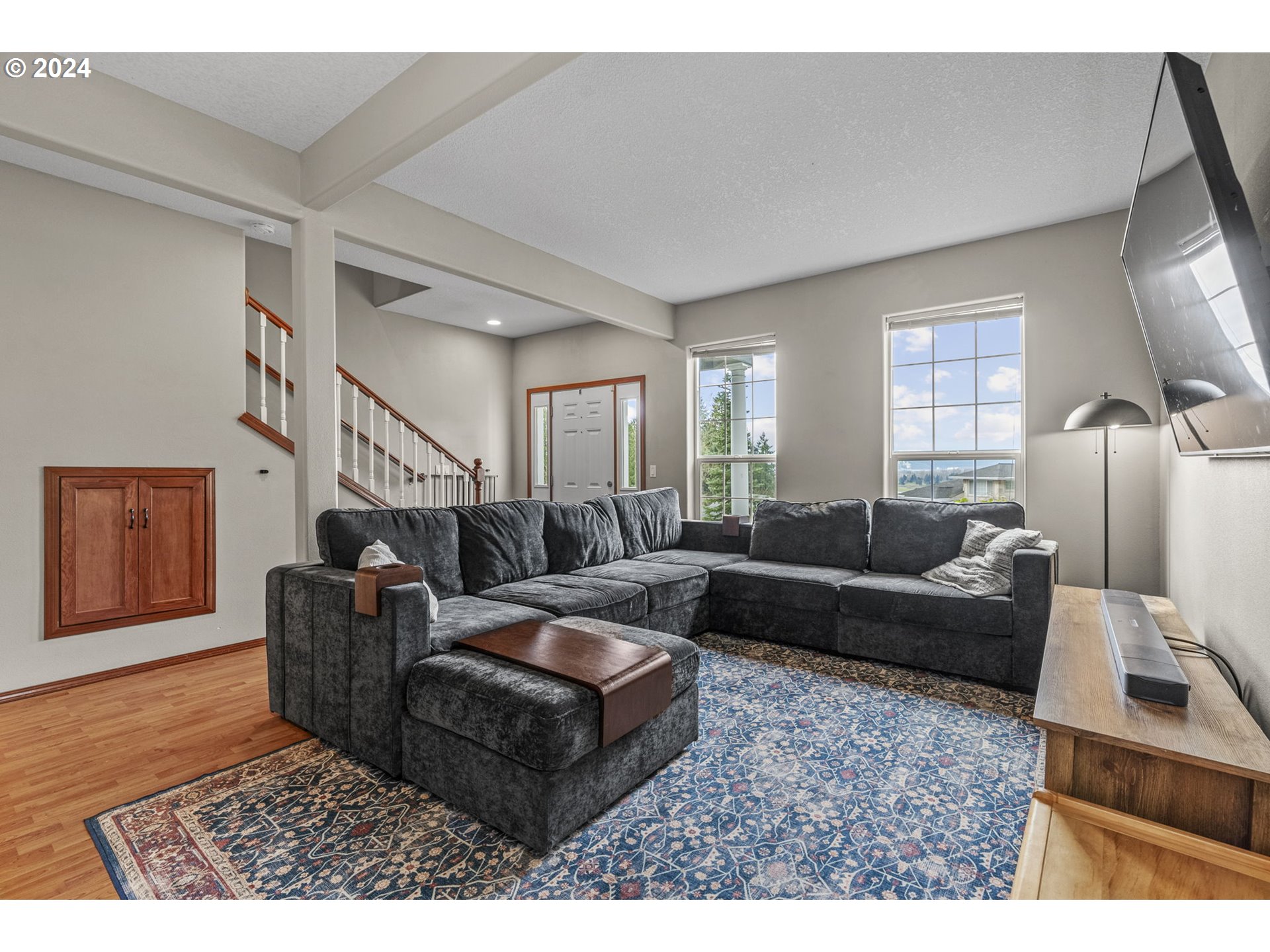 145 Ruby Court Kelso, WA 98626 - Photo 5 of 35 a living room with furniture and a window