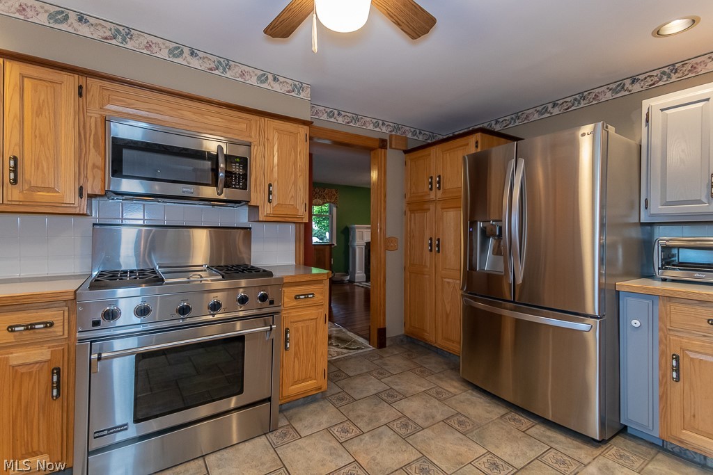 147 Lee Road Painesville, OH 44077 - Photo 8 of 33 Kitchen