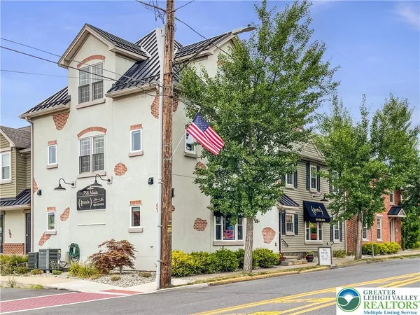 $2,600 | 758 Main Street, Unit 2, Hellertown, PA 18055