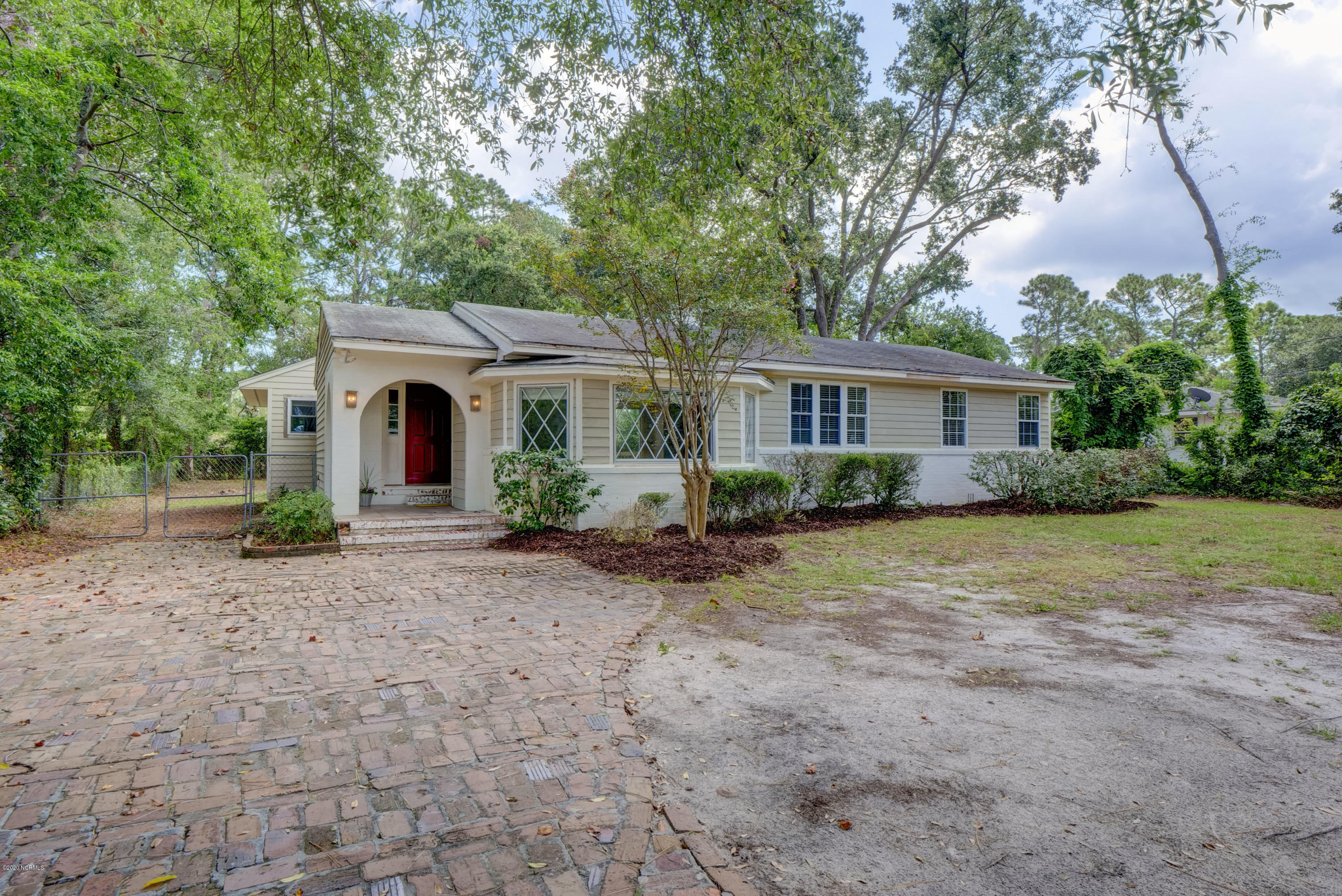 208 Forest Road Wilmington, NC 28403 - Photo 4 of 33 004__jka5226_27_28_29_30_31_32