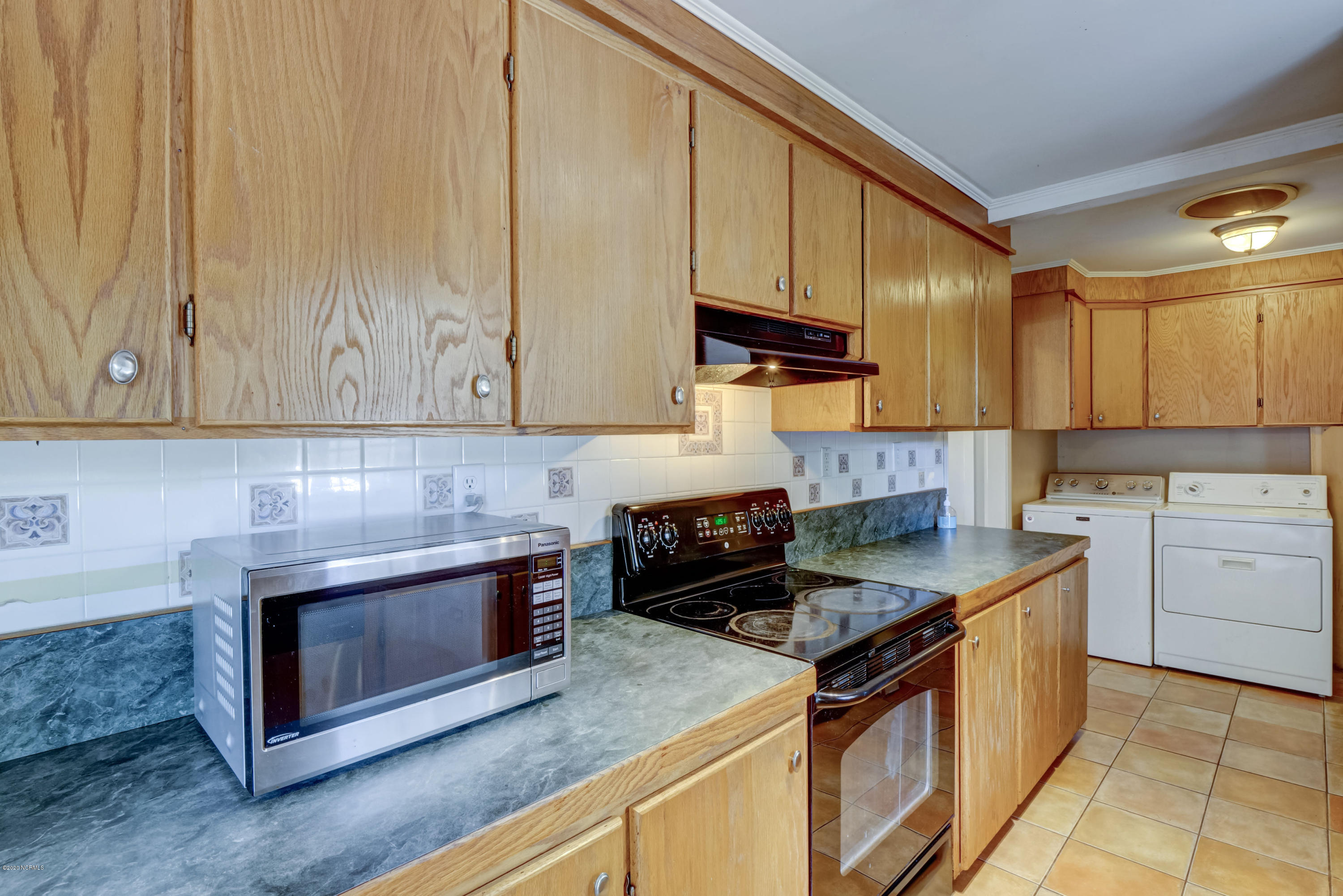 208 Forest Road Wilmington, NC 28403 - Photo 9 of 33 010__jka5317_18_19_20_21_22_23