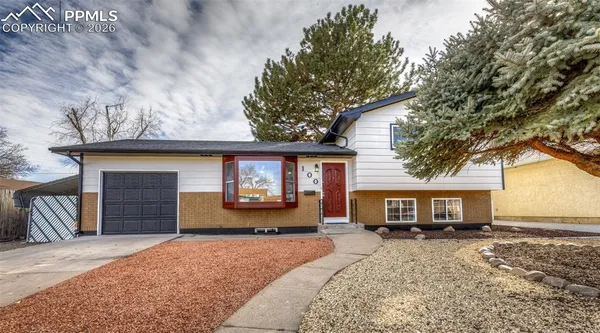 $349,900 | 100 Stanford Avenue, Pueblo, CO 81005