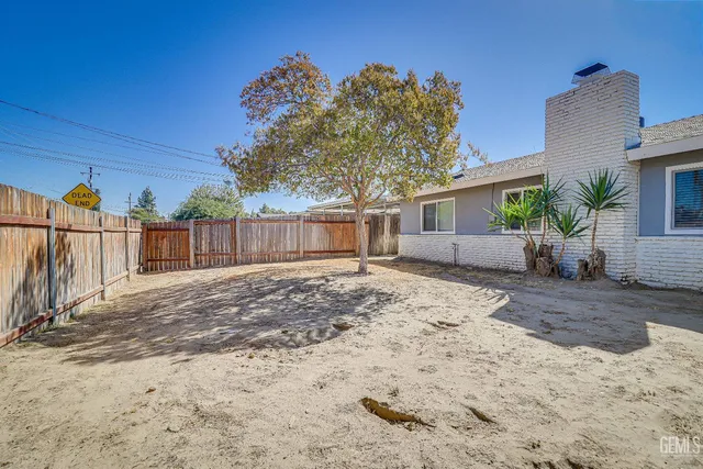 a view of a backyard with a tree