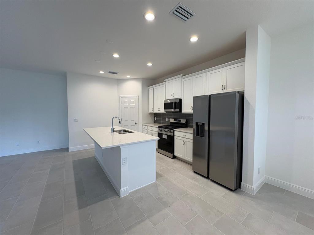 366 Switchgrass Loop Clermont, FL 34715 - Photo 8 of 33