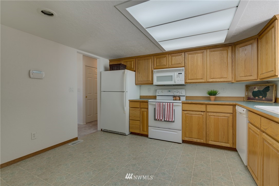 2105 172nd Place Southeast Bothell, WA 98012 - Photo 11 of 24 Gallery Image 11