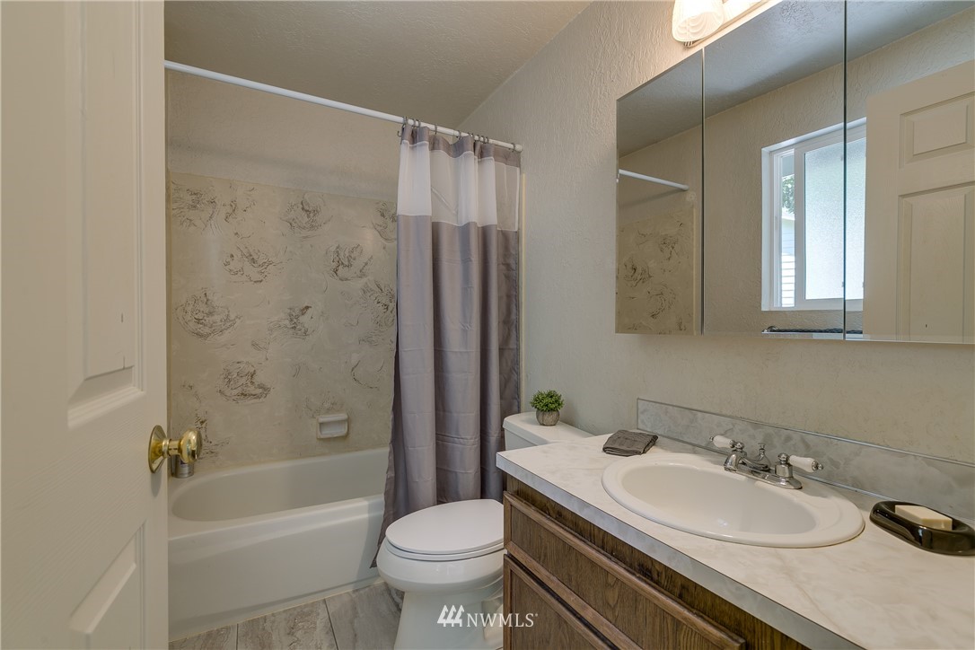 2105 172nd Place Southeast Bothell, WA 98012 - Photo 13 of 24 Gallery Image 13