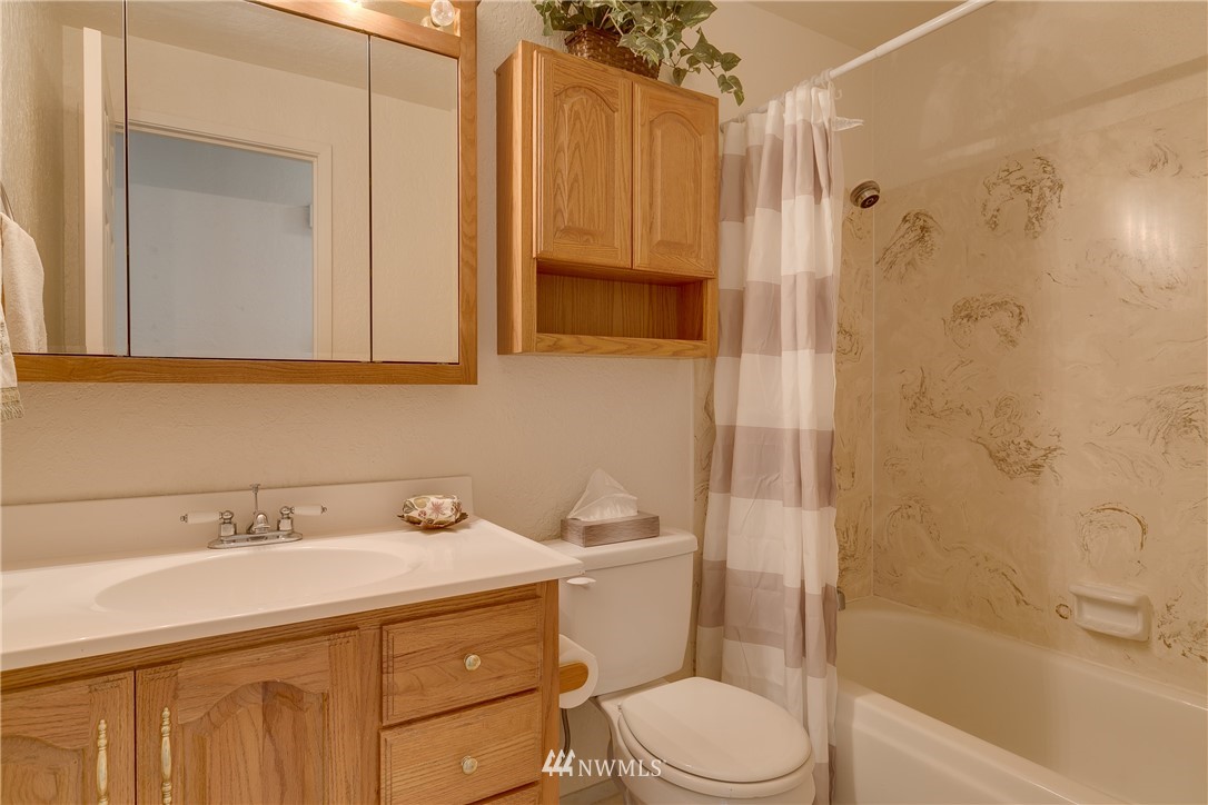 2105 172nd Place Southeast Bothell, WA 98012 - Photo 17 of 24 Gallery Image 17