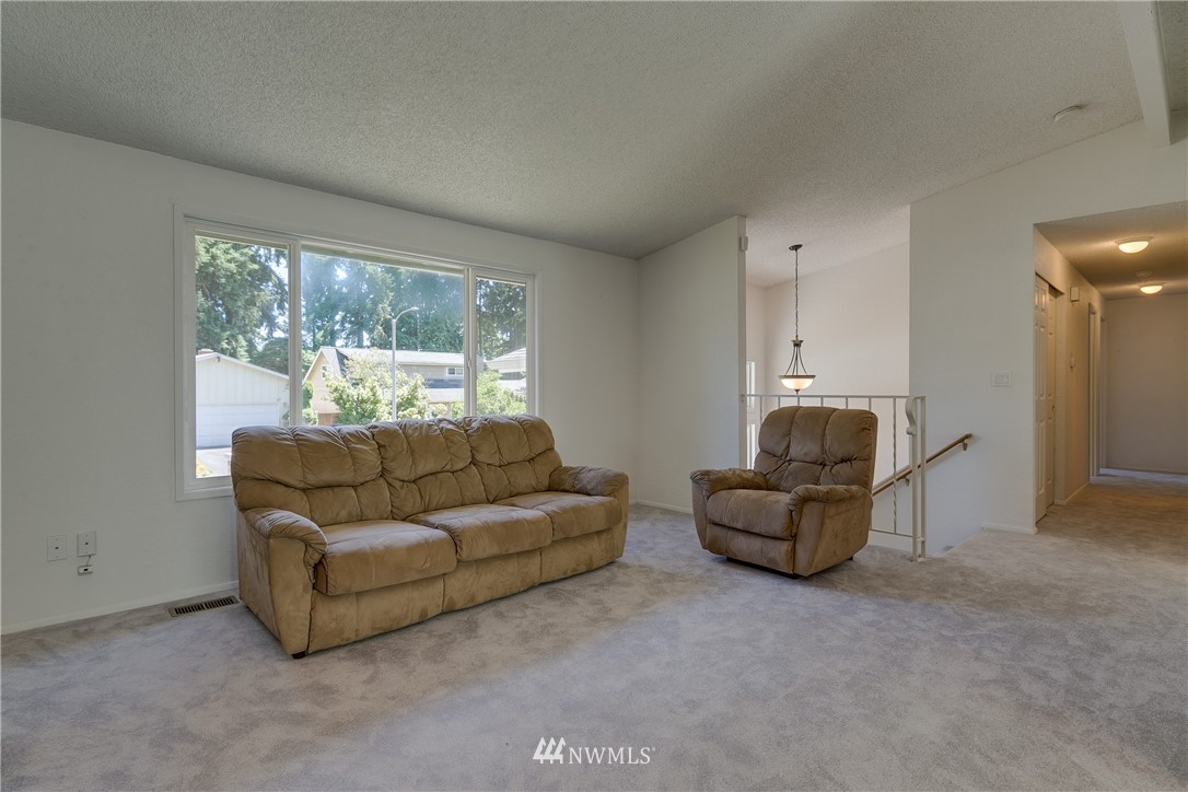 2105 172nd Place Southeast Bothell, WA 98012 - Photo 9 of 24 Gallery Image 9