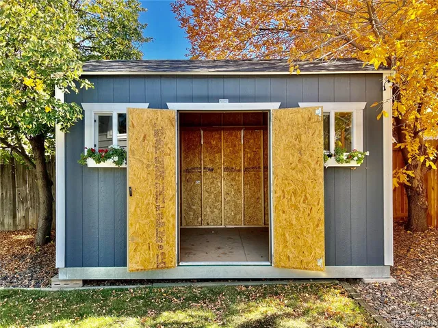 a view of entrance to house