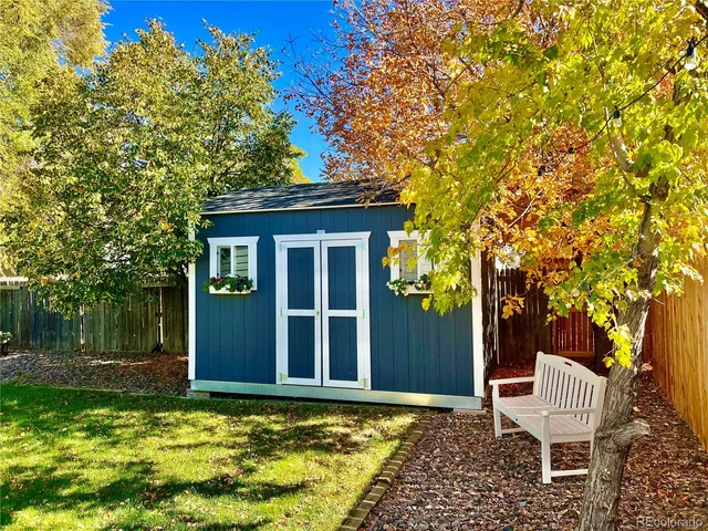 a view of a house with backyard and sitting area
