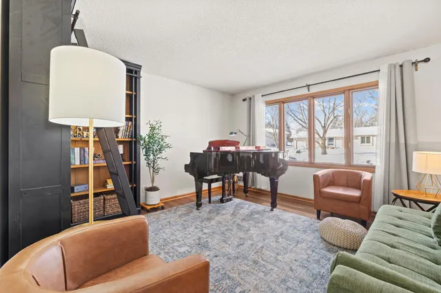 $399,900 | 13713 James Avenue South, Burnsville, MN 55337