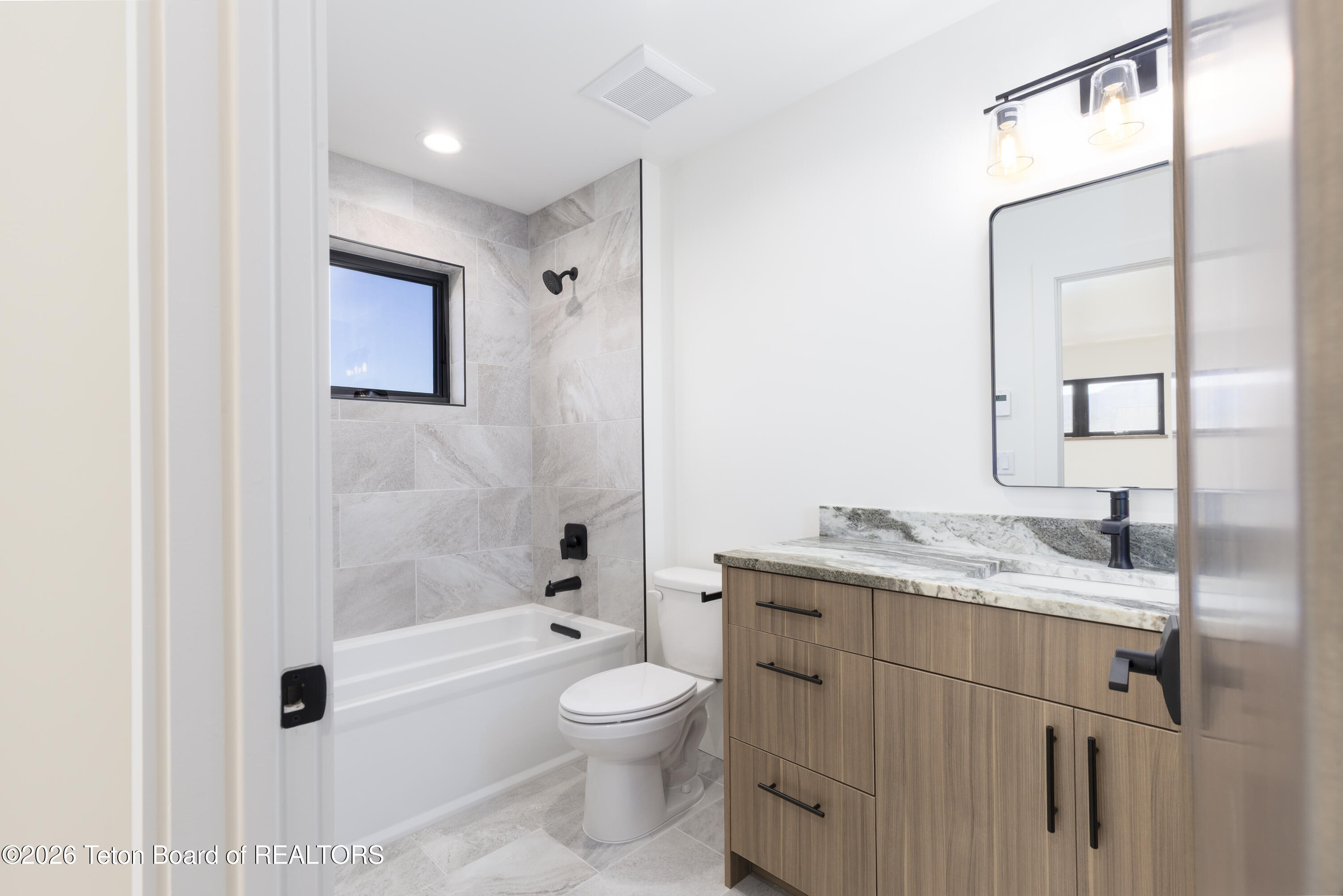 9491 Timberline Loop Victor, ID 83455 - Photo 28 of 56 Guest Rm 1 Ensuite Bath