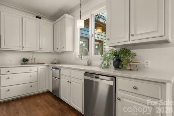 $799,900 | 550 20th Ave Court Northwest, Hickory, NC 28601