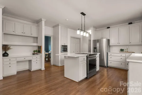 $799,900 | 550 20th Ave Court Northwest, Hickory, NC 28601