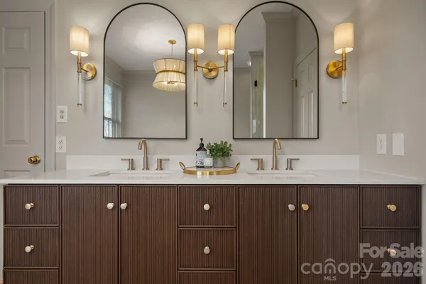 $799,900 | 550 20th Ave Court Northwest, Hickory, NC 28601