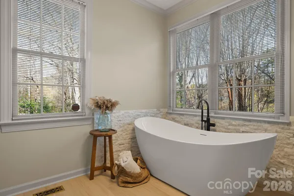 $799,900 | 550 20th Ave Court Northwest, Hickory, NC 28601