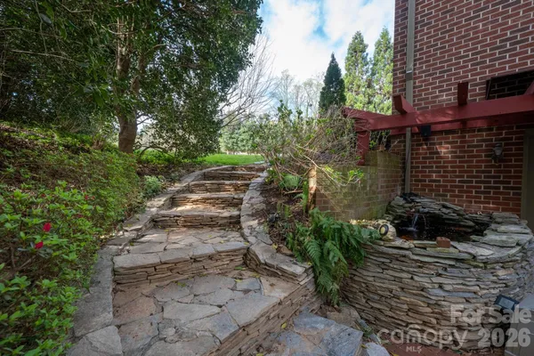 $799,900 | 550 20th Ave Court Northwest, Hickory, NC 28601