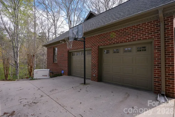 $799,900 | 550 20th Ave Court Northwest, Hickory, NC 28601