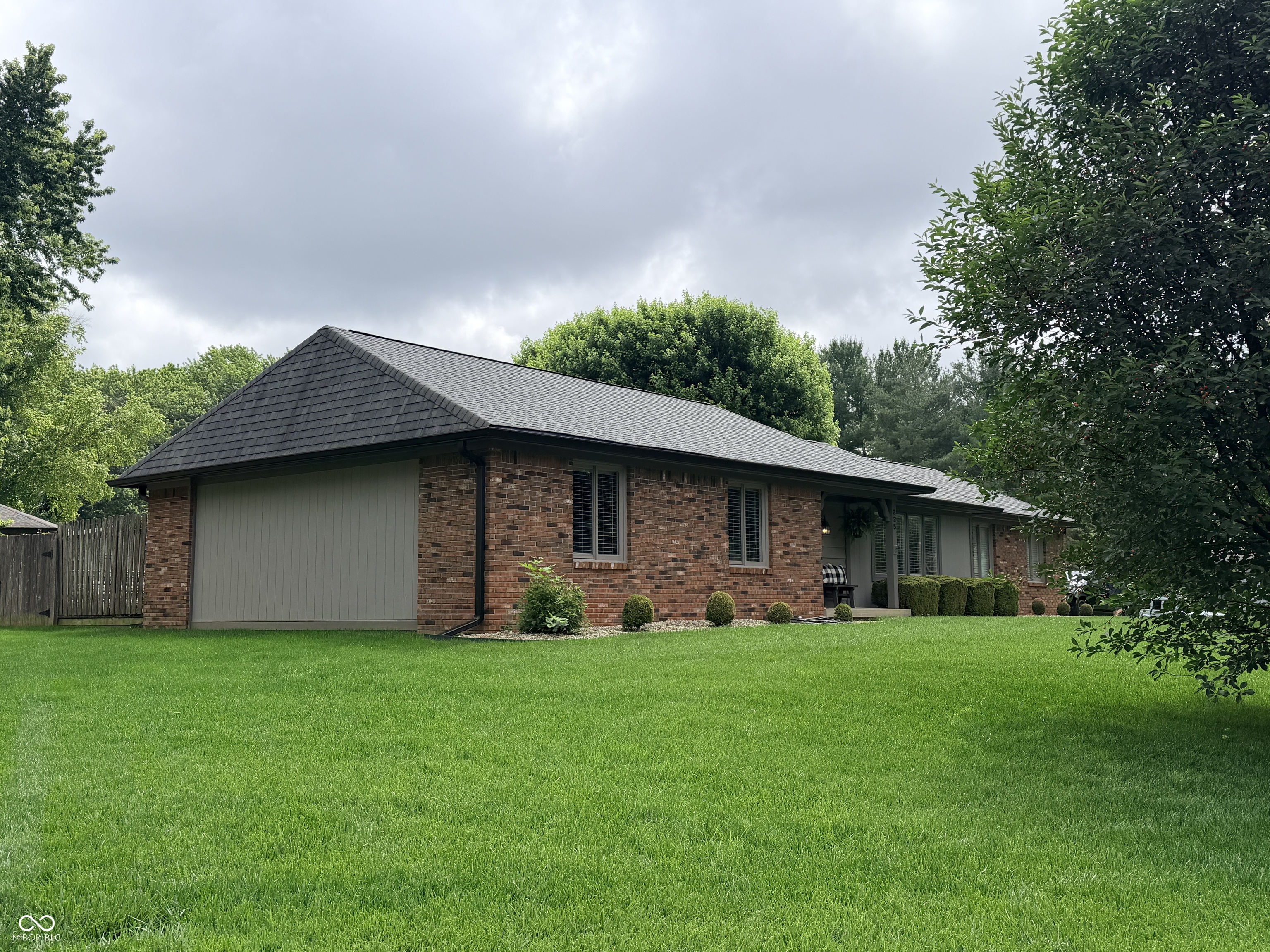 325 Rolling Trails Road Greenwood, IN 46142 - Photo 3 of 52