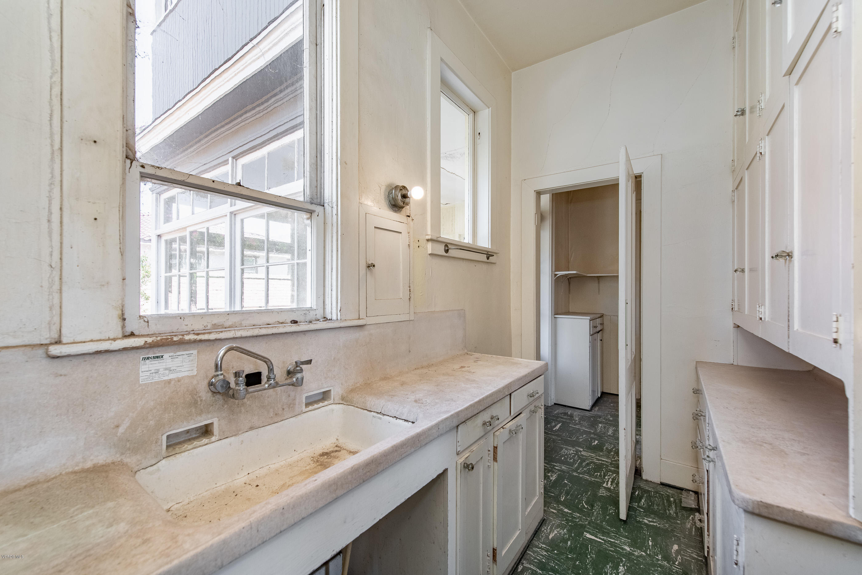 1226 Ojai Road Santa Paula, CA 93060 - Photo 22 of 73 a bathroom with a sink and a mirror