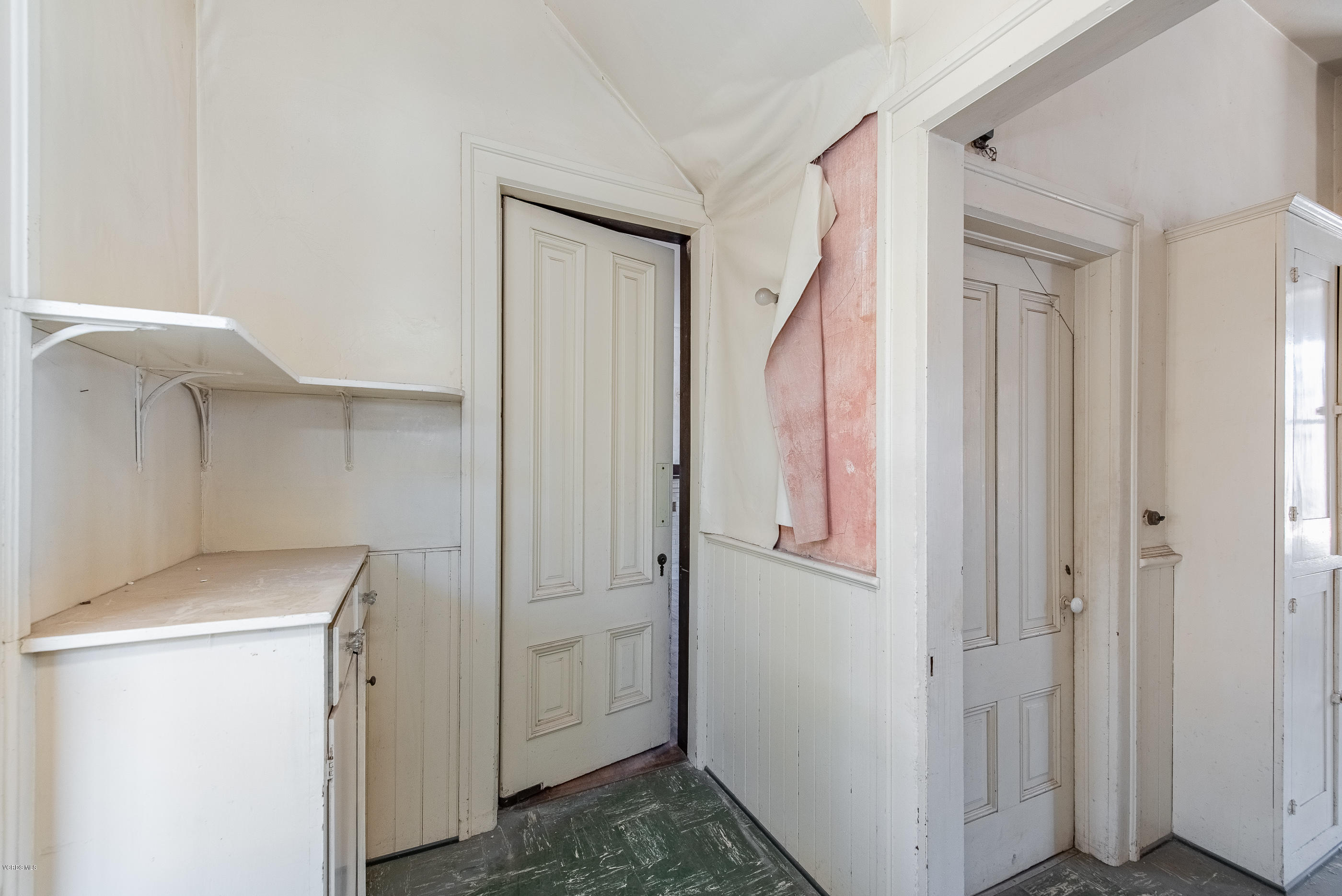 1226 Ojai Road Santa Paula, CA 93060 - Photo 24 of 73 a view of hallway with washer and dryer