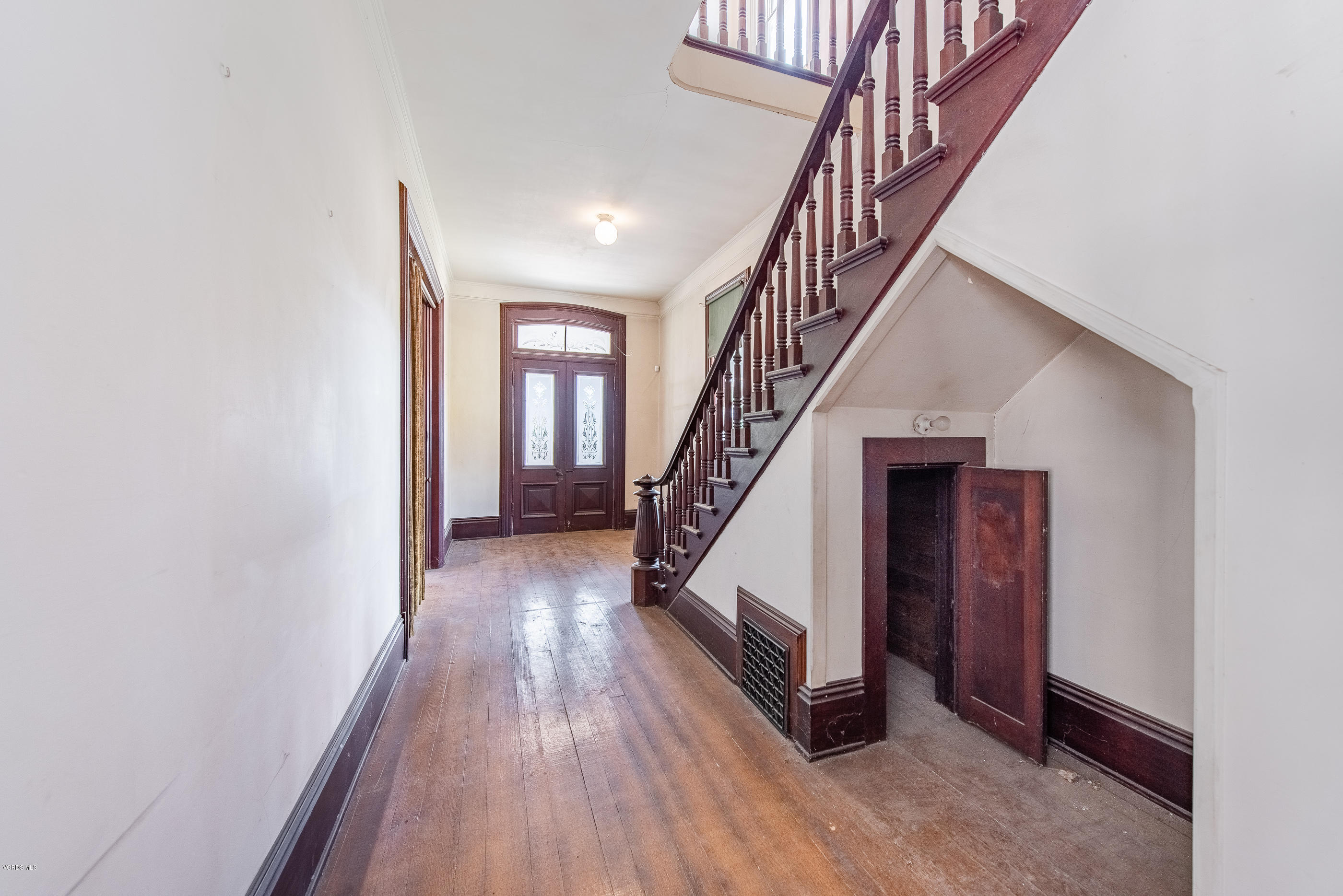 1226 Ojai Road Santa Paula, CA 93060 - Photo 26 of 73 a view of entryway with wooden floor