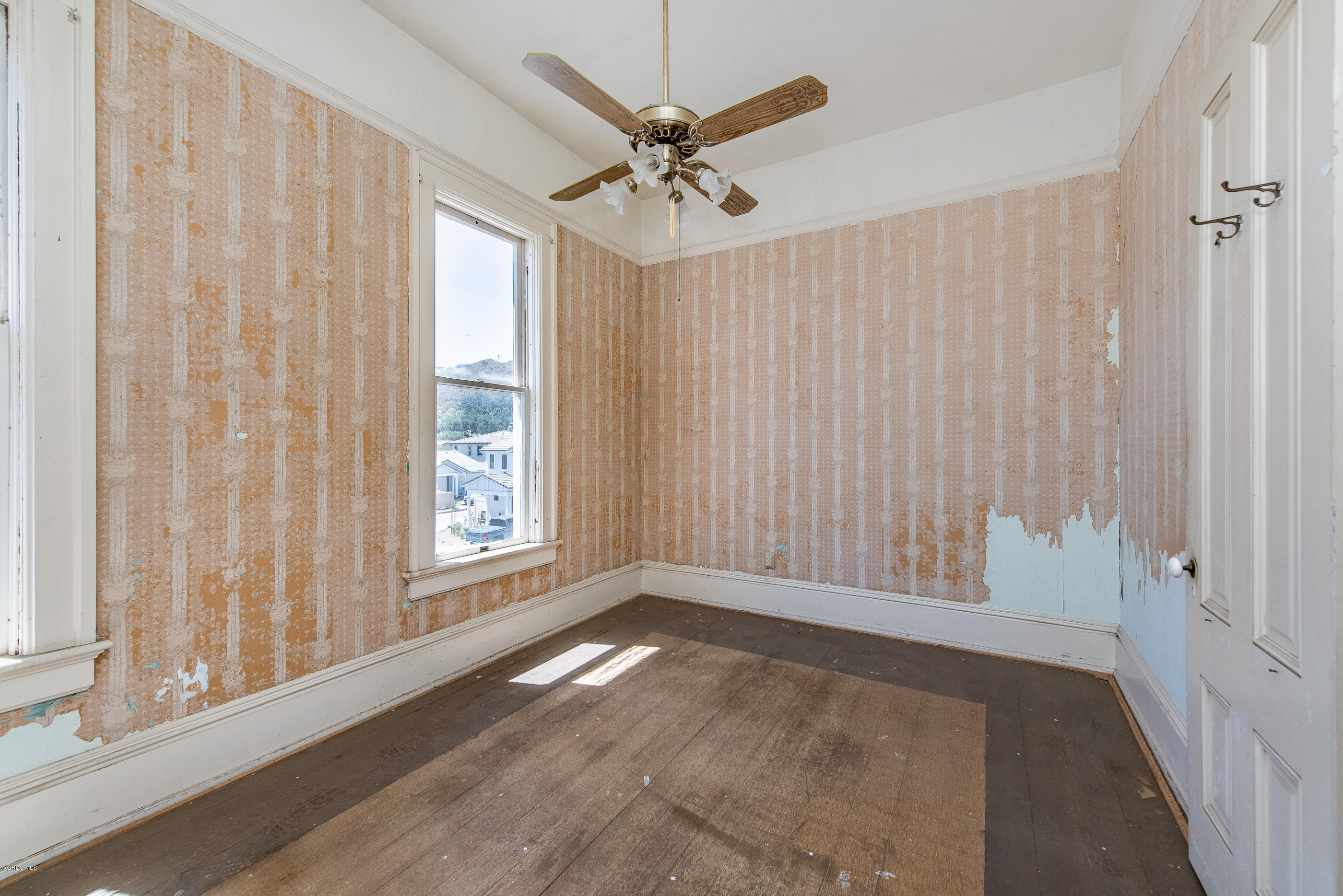 1226 Ojai Road Santa Paula, CA 93060 - Photo 37 of 73 an empty room with wooden floor fan and windows