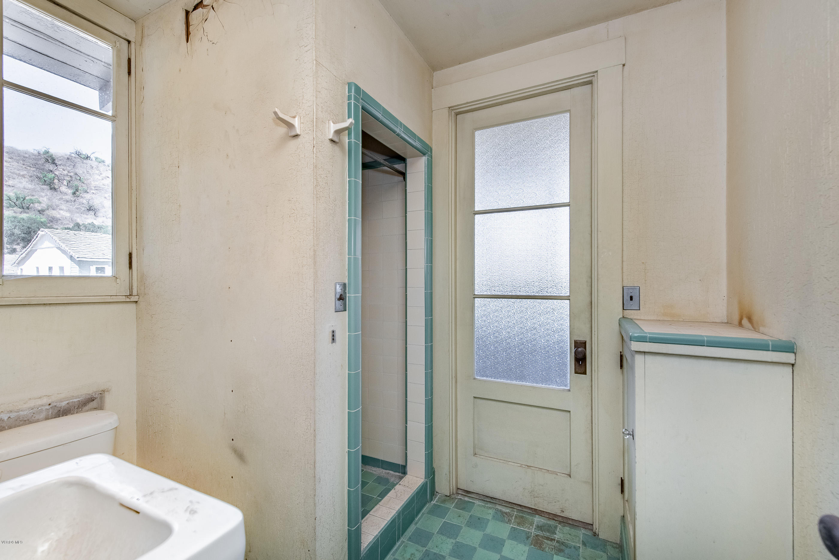 1226 Ojai Road Santa Paula, CA 93060 - Photo 40 of 73 a bathroom with a tub and sink