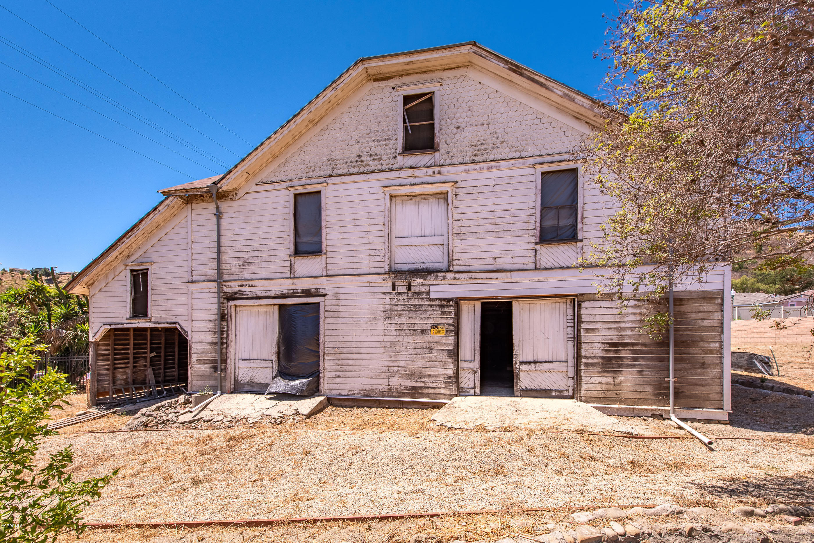 1226 Ojai Road Santa Paula, CA 93060 - Photo 51 of 73 a front view of a house with a yard