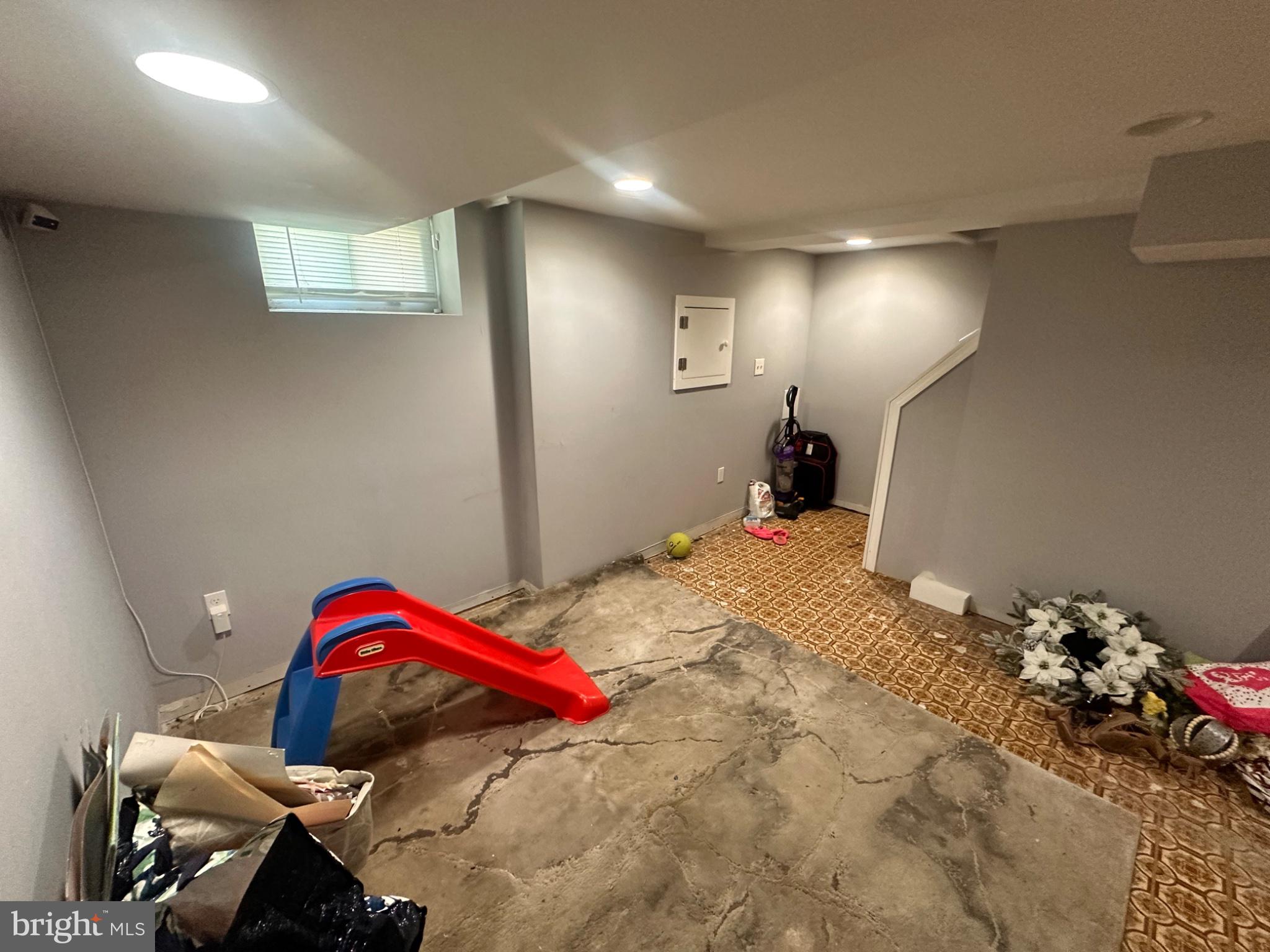 2725 North Rosedale Street Baltimore, MD 21216 - Photo 19 of 21 Versatile space ready for transformation.