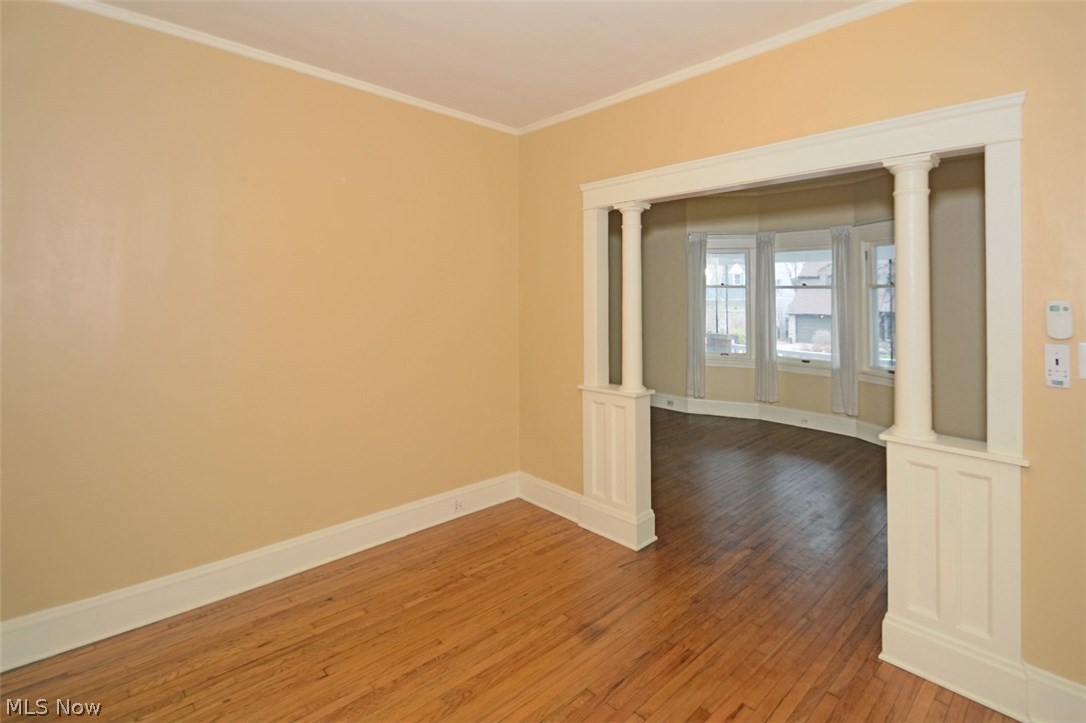 1507 Crest Road Cleveland, OH 44121 - Photo 9 of 34