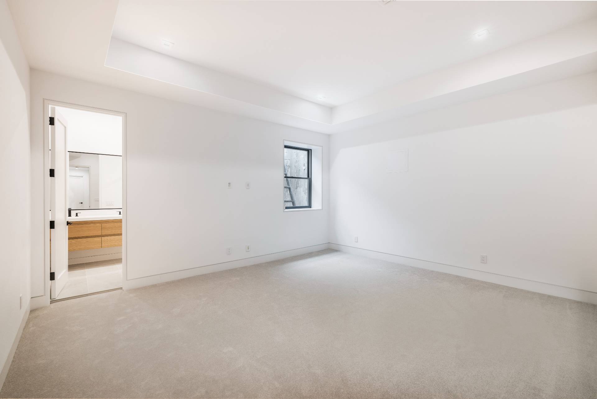95 Highview Drive Sag Harbor, NY 11963 - Photo 16 of 22 an empty room with a bathroom