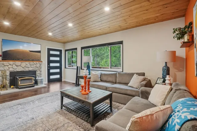 $495,000 | 25340 Marion Ridge Drive, Idyllwild-Pine Cove, CA 92549