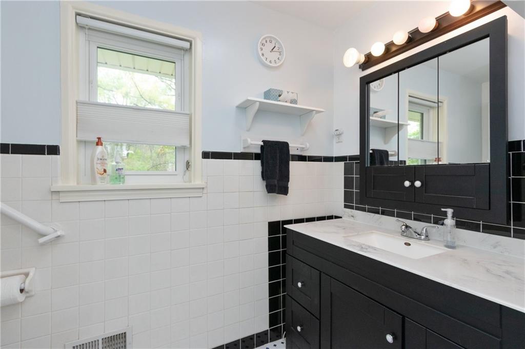 6015 Wexford Road Indianapolis, IN 46220 - Photo 16 of 25 Gallery Image 16