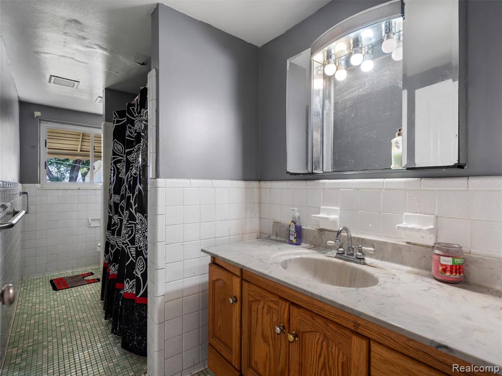 23148 Rausch Avenue Eastpointe, MI 48021 - Photo 16 of 25