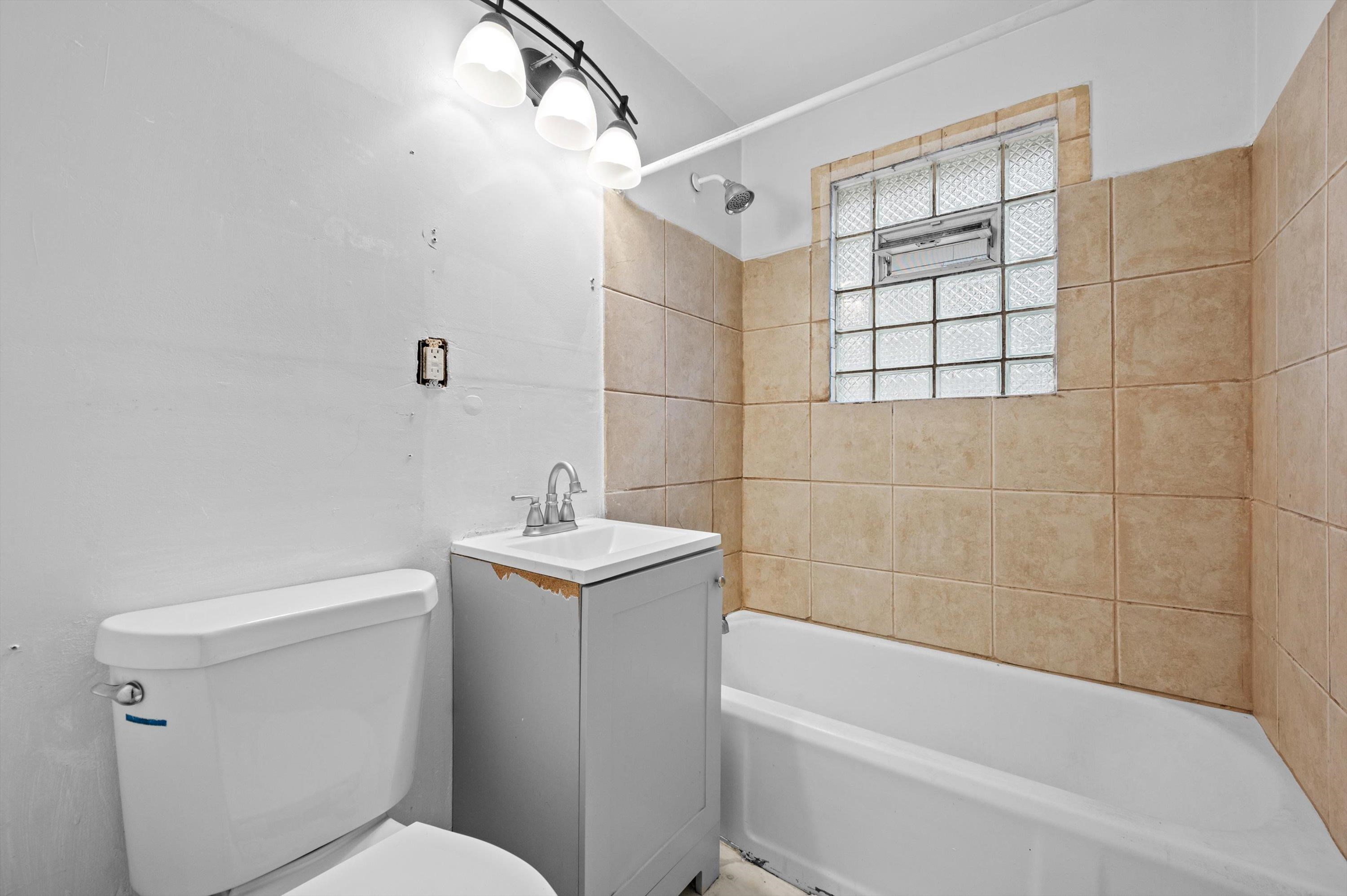 1016 South 35th Street Milwaukee, WI 53215 - Photo 13 of 21
