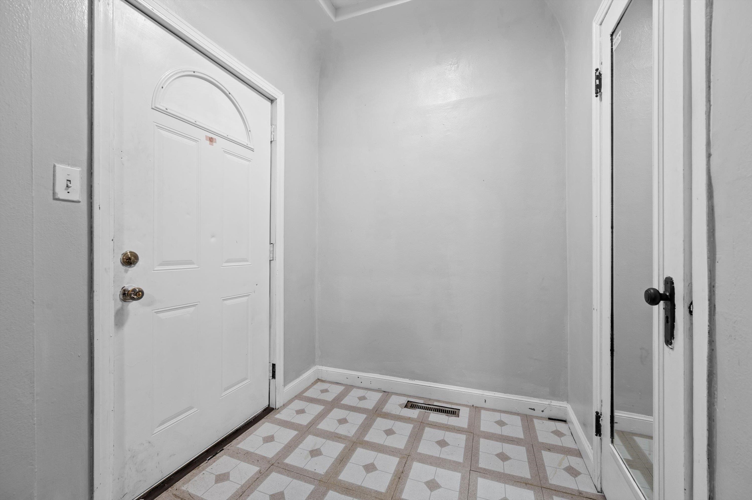 1016 South 35th Street Milwaukee, WI 53215 - Photo 7 of 21
